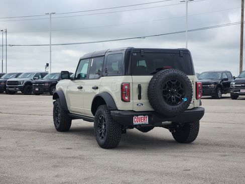 New 2026 Ford Bronco Badlands w/ Black Appearance Package AWD/4WD image 3
