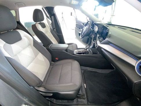 Used 2024 Chevrolet Trax LS w/ LS Convenience Package FWD image 37