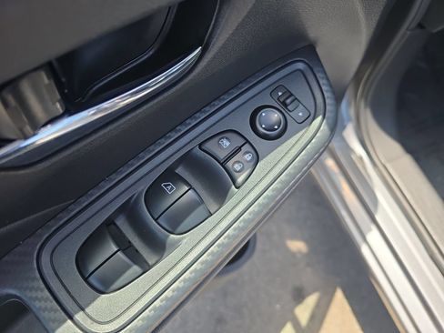 Used 2025 Nissan Versa SV FWD image 11