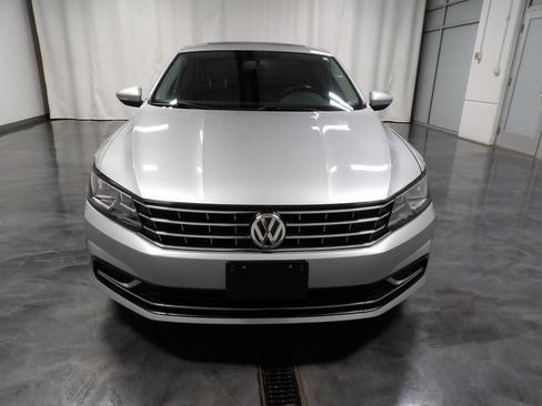Used 2016 Volkswagen Passat 1.8T SE FWD image 2