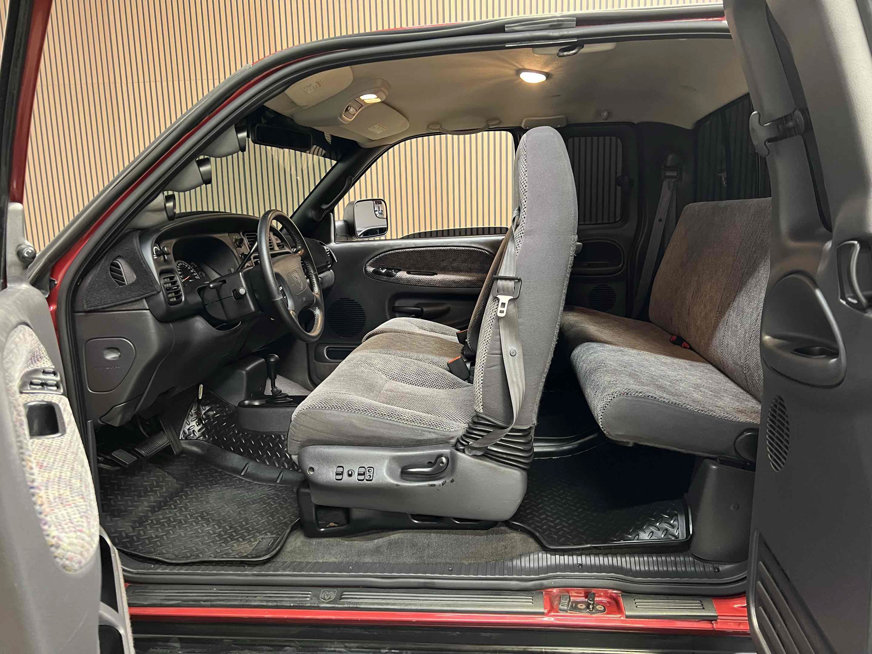 Used 1998 Dodge Ram 2500 Truck 4x4 Quad Cab image 32