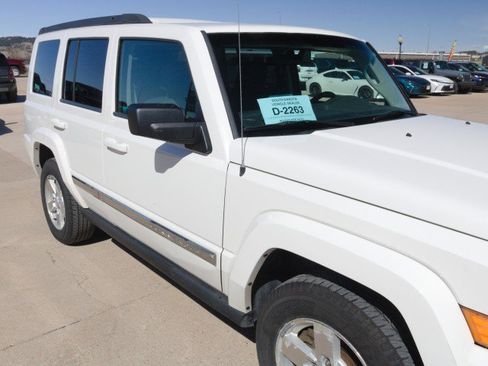 Used 2008 Jeep Commander Sport AWD/4WD image 10