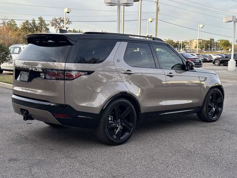 Used 2023 Land Rover Discovery S R-Dynamic image 3