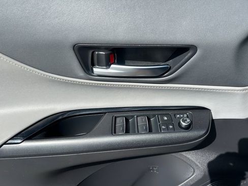 Certified 2023 Toyota Venza LE AWD/4WD image 11