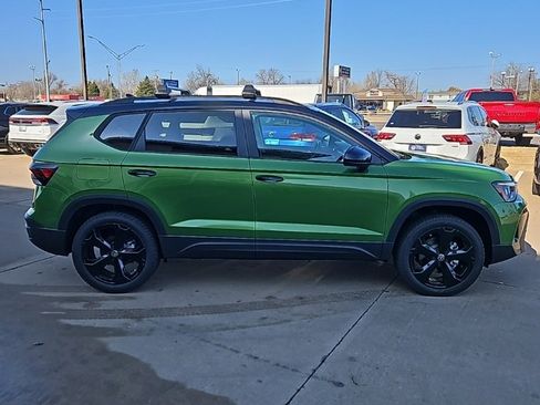 New 2026 Volkswagen Taos SE image 4