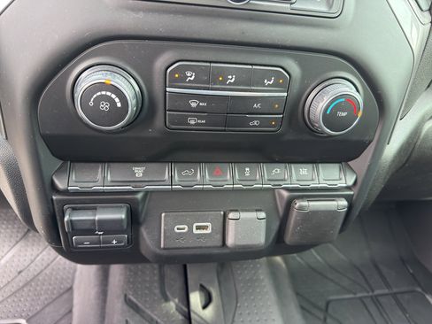 Used 2022 Chevrolet Silverado 2500 Custom w/ Custom Value Package image 18