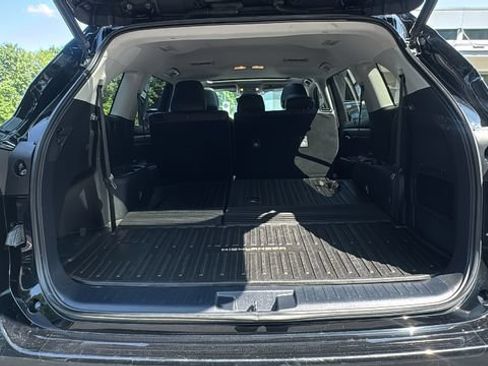 Used 2021 Toyota Highlander XLE AWD/4WD image 15