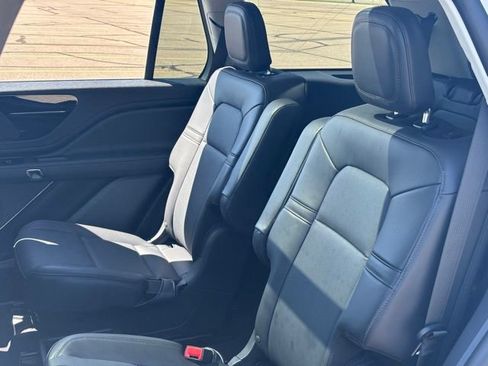 New 2026 Lincoln Aviator AWD image 30