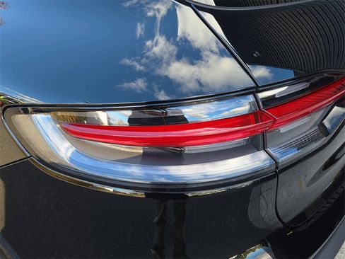 Used 2025 Porsche Macan image 26