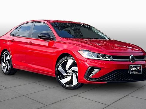 Used 2025 Volkswagen Jetta Sport FWD image 3