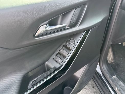 Used 2025 Chevrolet Equinox LT w/ Safety and Technology Package image 14