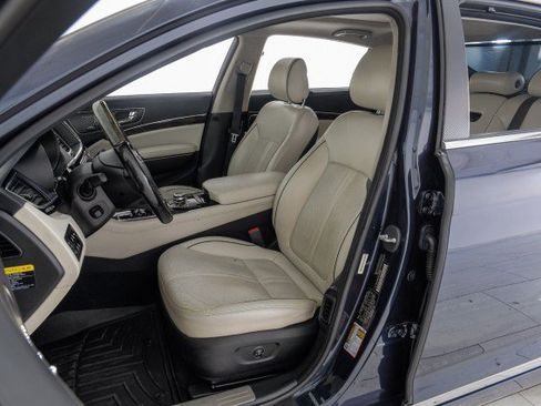Used 2015 Kia K900 Luxury RWD image 40