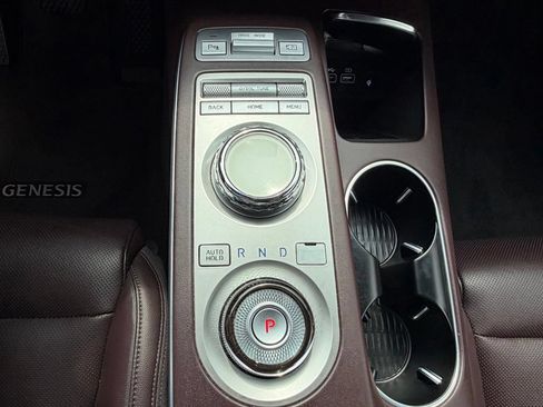 Used 2023 Genesis GV70 2.5T w/ Advanced Package AWD/4WD image 29