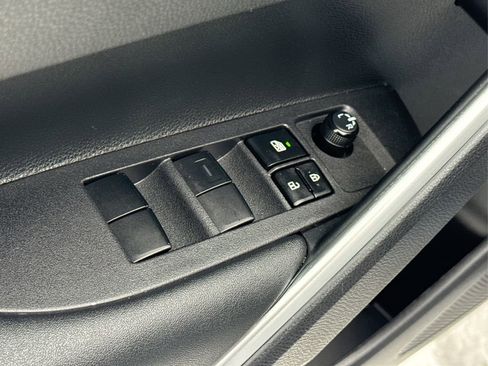 Used 2023 Toyota Corolla Cross LE w/ Moonroof Package image 31