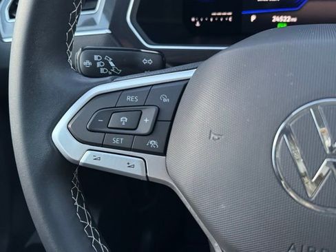 Certified 2022 Volkswagen Tiguan SE image 38