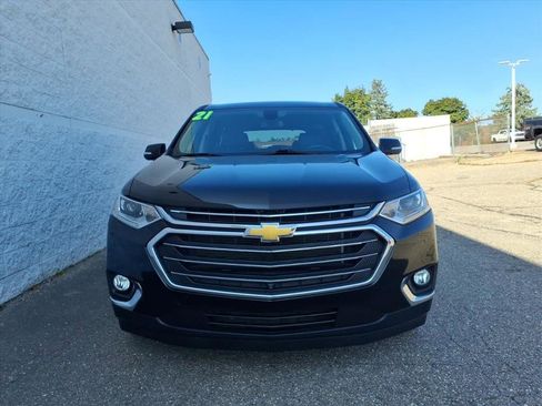 Used 2021 Chevrolet Traverse LT w/ LT Premium Package image 2
