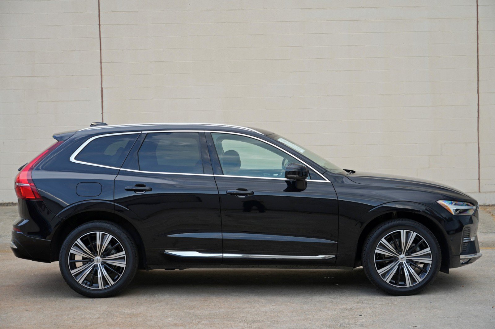 Used 2023 Volvo XC60 B5 Plus w/ Protection Package Premier FWD image 55