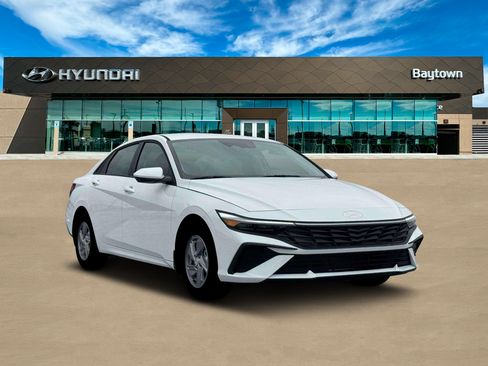 Used 2026 Hyundai Elantra SE FWD image 11