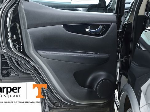 Used 2017 Nissan Rogue Sport SV w/ SV Premium Package image 17