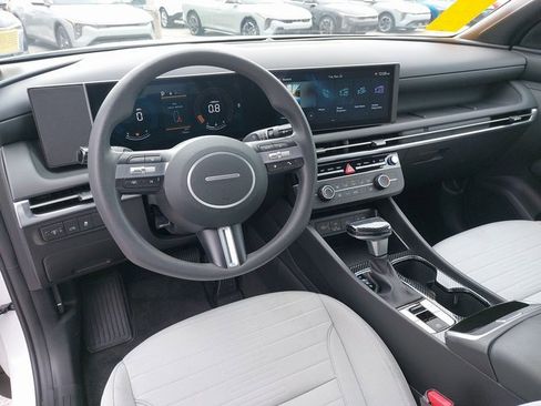 Used 2025 Hyundai Santa Cruz SE image 16