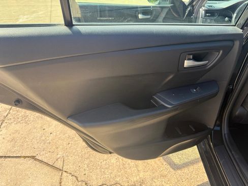 Used 2016 Toyota Camry SE w/ Moonroof Package FWD image 22