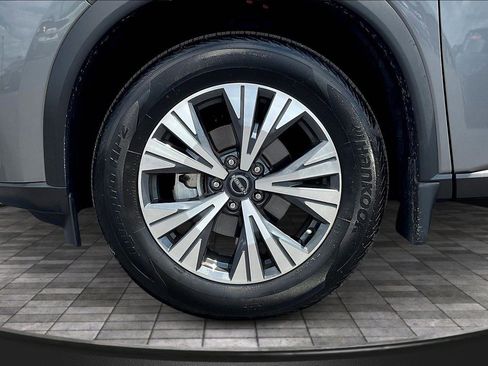 Used 2023 Nissan Rogue SV image 9