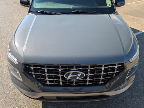 Used 2024 Hyundai Venue Limited image 12