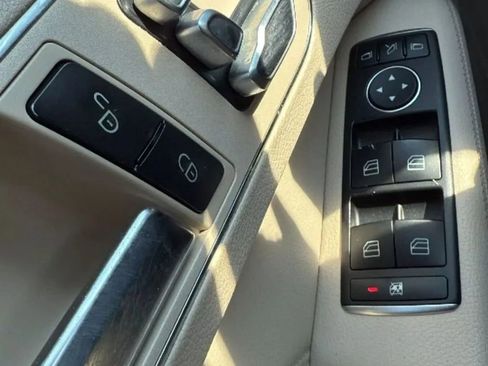 Used 2016 Mercedes-Benz E 350 4MATIC Sedan image 22