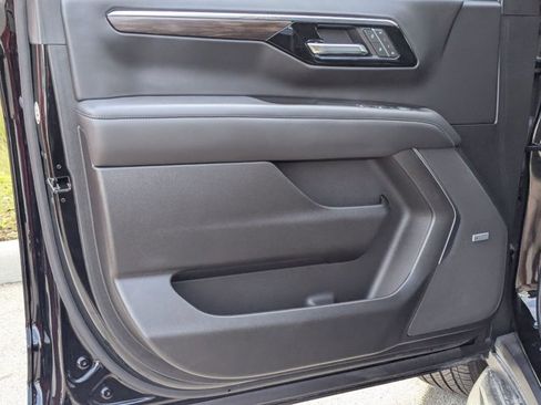 Used 2025 Chevrolet Suburban LT w/ Comfort Package image 4