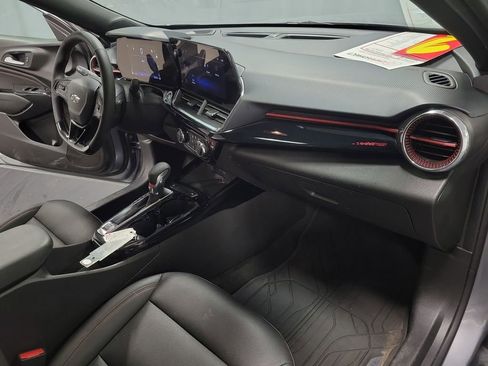 Used 2025 Chevrolet Trax RS w/ Sunroof Package FWD image 22