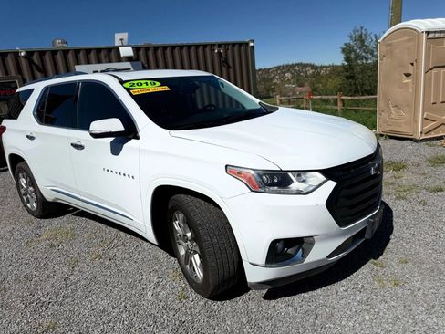 Used 2019 Chevrolet Traverse Premier w/ LPO, Black Accent Package image 2