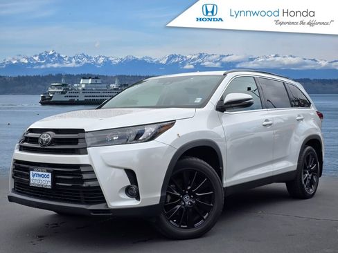 Used 2019 Toyota Highlander SE AWD/4WD image 1
