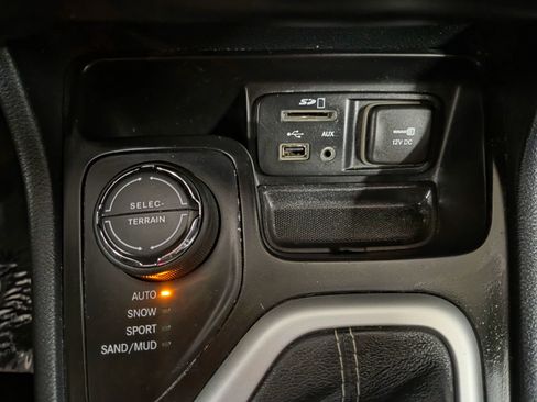 Used 2014 Jeep Cherokee Limited AWD/4WD image 36