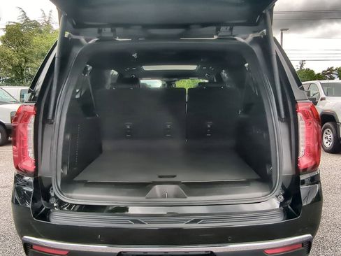 Used 2023 GMC Yukon XL SLT w/ SLT Luxury Package RWD image 27