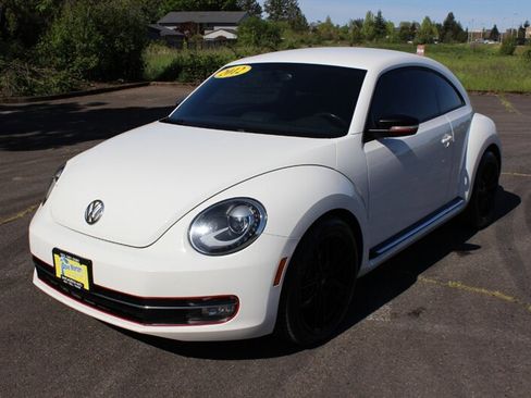 Used 2012 Volkswagen Beetle 2.0T FWD image 2