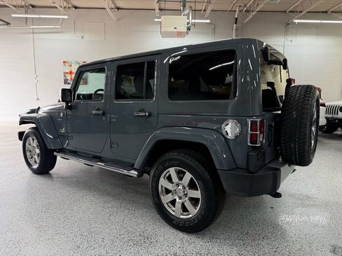 Used 2015 Jeep Wrangler Unlimited Sahara w/ Dual Top Group AWD/4WD image 3