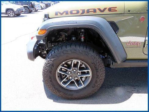 Used 2026 Jeep Gladiator Mojave AWD/4WD image 4