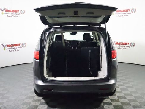 Used 2023 Chrysler Voyager LX FWD image 11