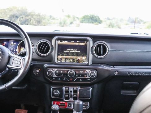 Used 2021 Jeep Wrangler Unlimited Rubicon 4xe w/ Cold Weather Group AWD/4WD image 15