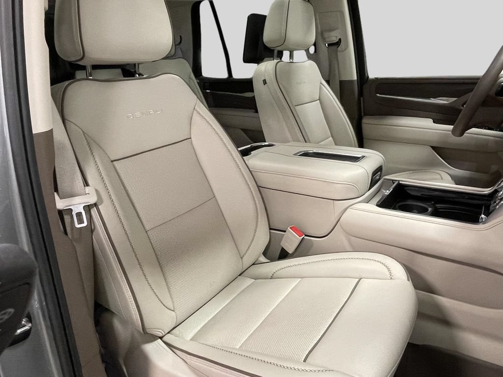 Used 2024 GMC Yukon Denali w/ Advanced Technology Package AWD/4WD image 14