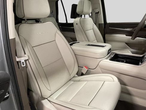 Used 2024 GMC Yukon Denali w/ Advanced Technology Package AWD/4WD image 14