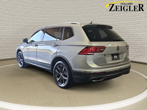 Used 2023 Volkswagen Tiguan SE w/ Panoramic Sunroof Package AWD/4WD image 7
