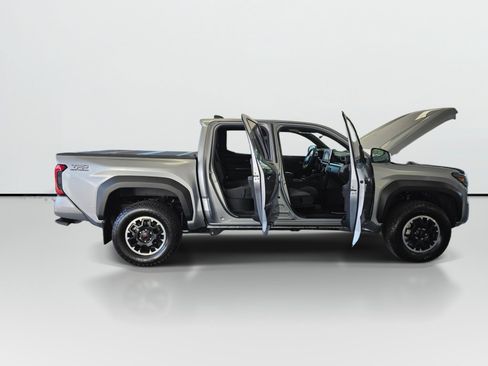 Used 2024 Toyota Tacoma TRD Off-Road AWD/4WD image 9