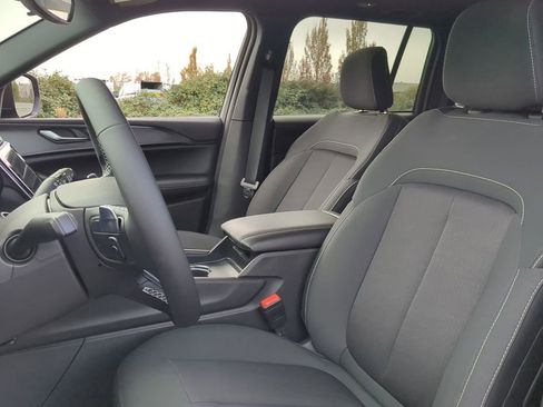 Used 2024 Jeep Grand Cherokee Laredo X image 6