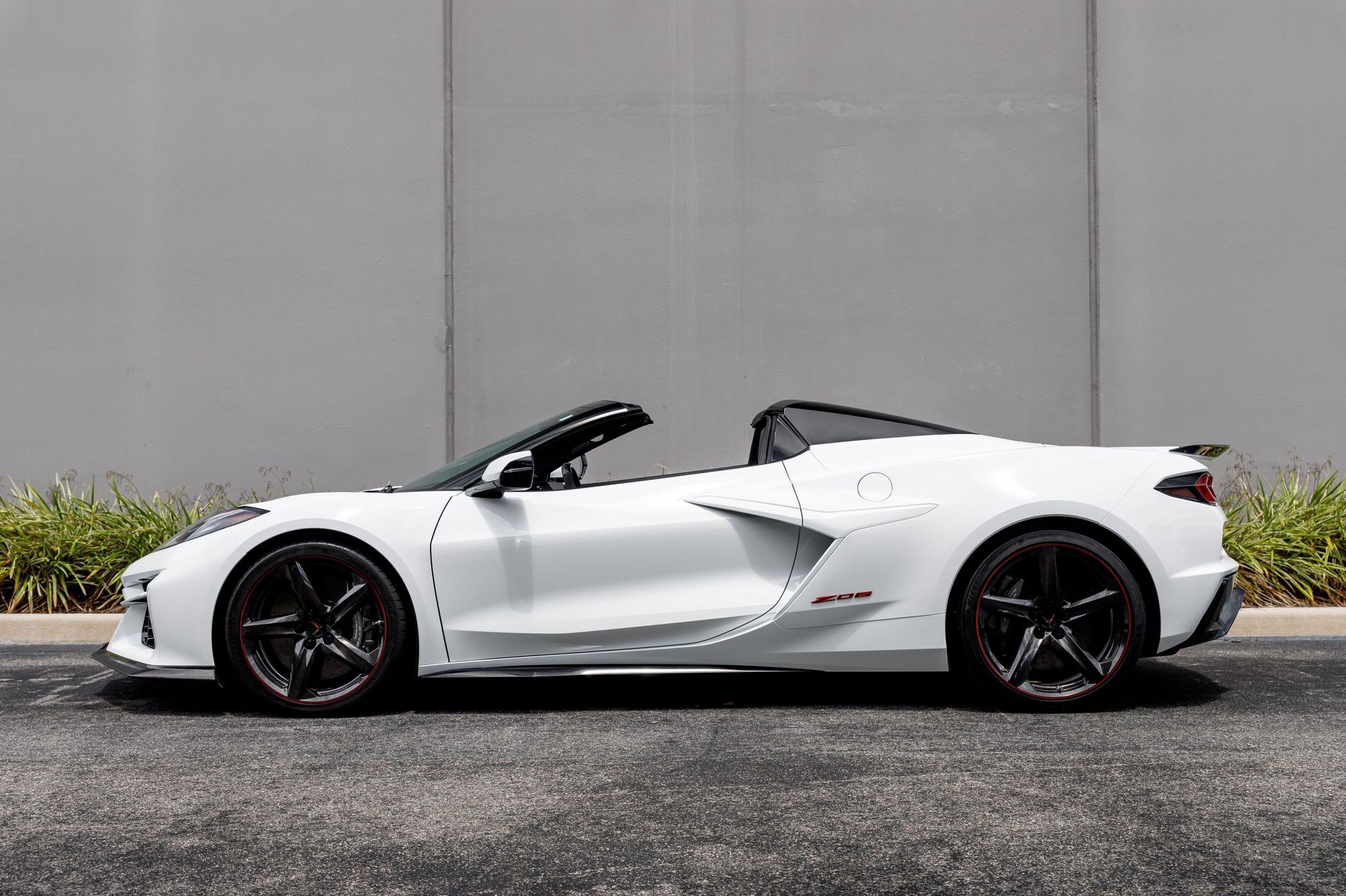 Used 2024 Chevrolet Corvette Z06 w/ Stealth Interior Trim Package RWD image 2