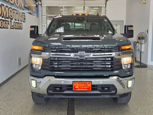 Used 2025 Chevrolet Silverado 3500 LT w/ All Star Edition AWD/4WD image 2