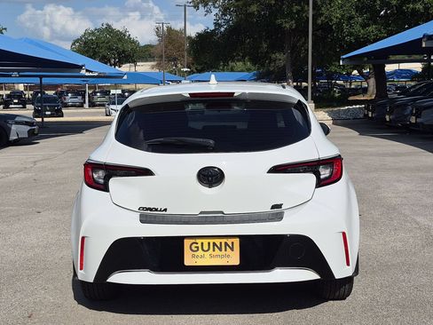 Used 2023 Toyota Corolla SE FWD image 2