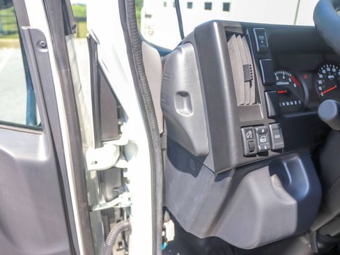 Used 2024 Isuzu NPR image 20