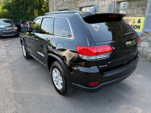 Used 2018 Jeep Grand Cherokee Laredo AWD/4WD image 2