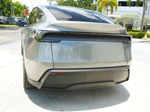Used 2026 Tesla Model Y AWD image 10